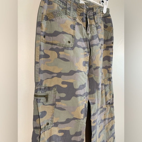 Old Navy Camo Straight Leg Cargo Pants - Picture 3 of 9